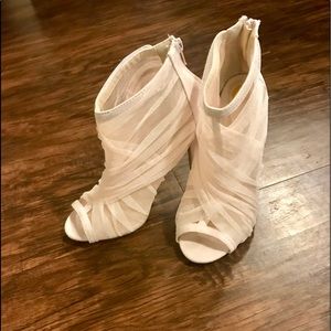 Cute 😍 heel booties